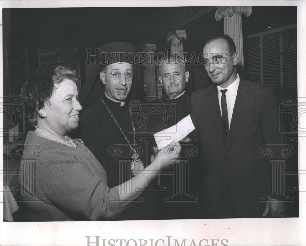 1963 Press Photo Society Gives gift to Greek Orthodox Church. - Historic Images