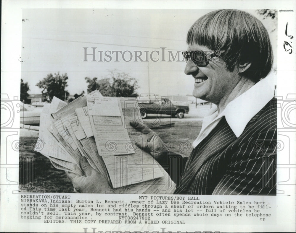 1978 Press Photo Burton L.Bennett owner of Lazzy Bee Recreaction Vehicle Sales. - Historic Images