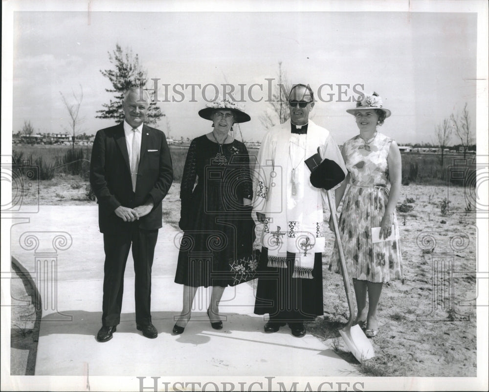 1963 Press Photo Ground Breaking for St. Raphael&#39;s Catholic church, Parochial - Historic Images