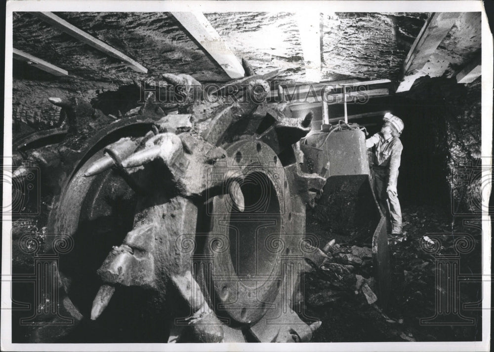 1971 Press Photo Mining Machine. - Historic Images