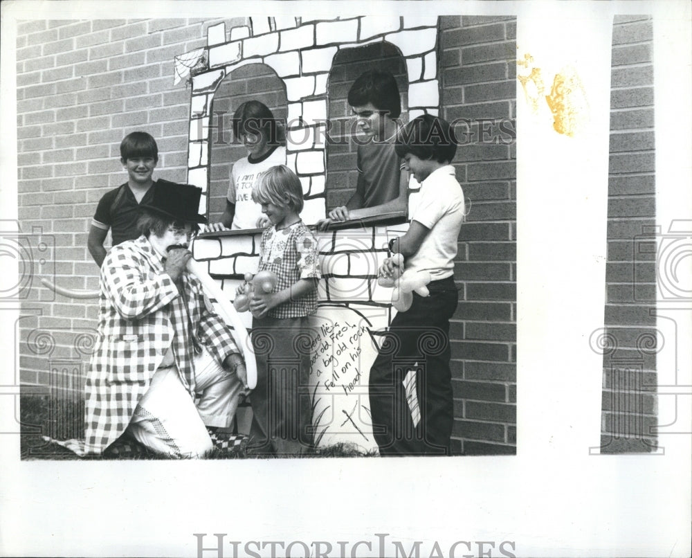 1978 Press Photo Checkers the Clown visits Plumb Elementary School - RSH11161 - Historic Images