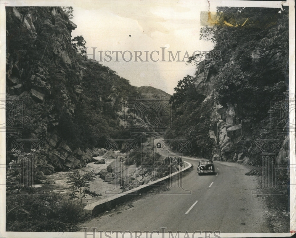 1956 Press Photo Motordrive at Columbia's Highway. - Historic Images