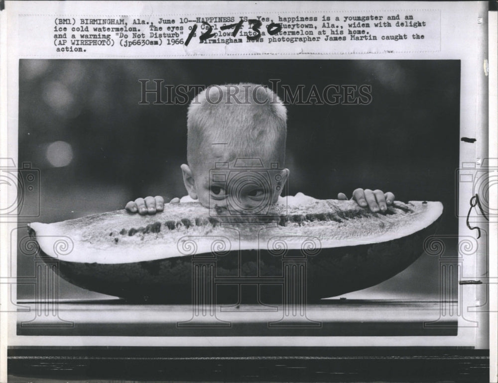 1966 Press Photo Boy eating watemelon - Historic Images