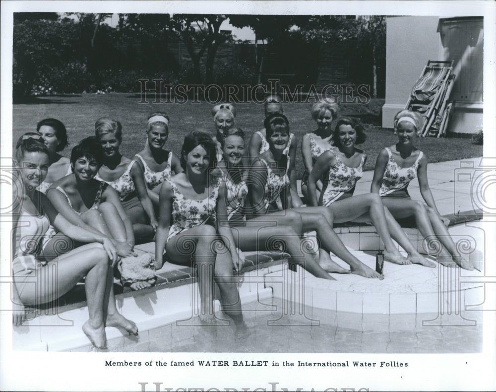 1972 Press Photo Members of Water Ballet in International Water Follies - Historic Images