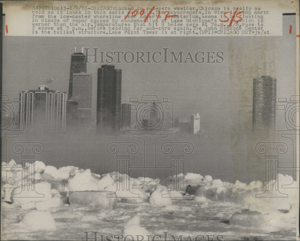 1976 Press Photo view of Chicago ice coated shoreline. - Historic Images