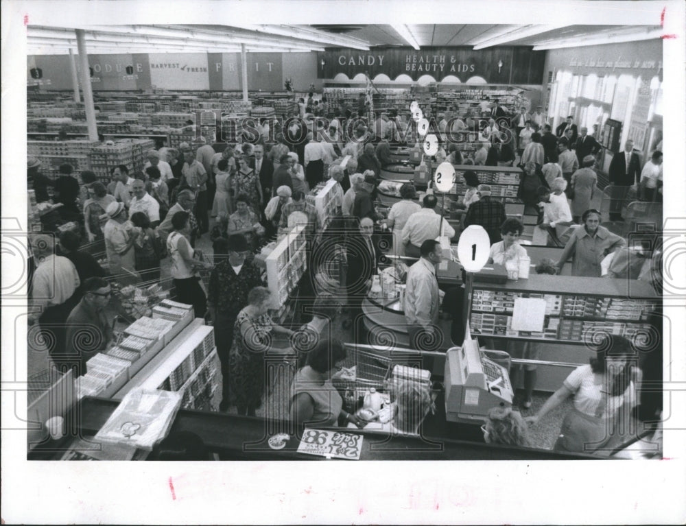 Press Photo Ribbon cutting at Winn Dixie store, New Port Richey. - RSH11491 - Historic Images