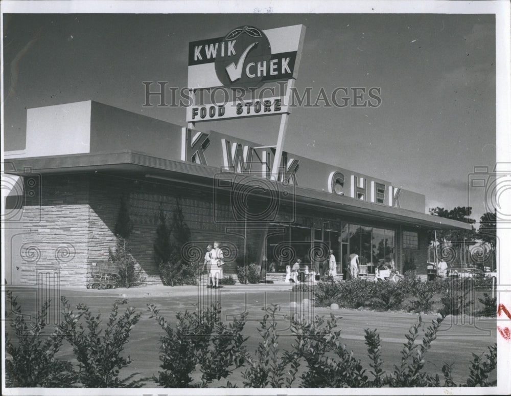 1956 Press Photo Kwik And Check Supermarket. - RSH11495 - Historic Images