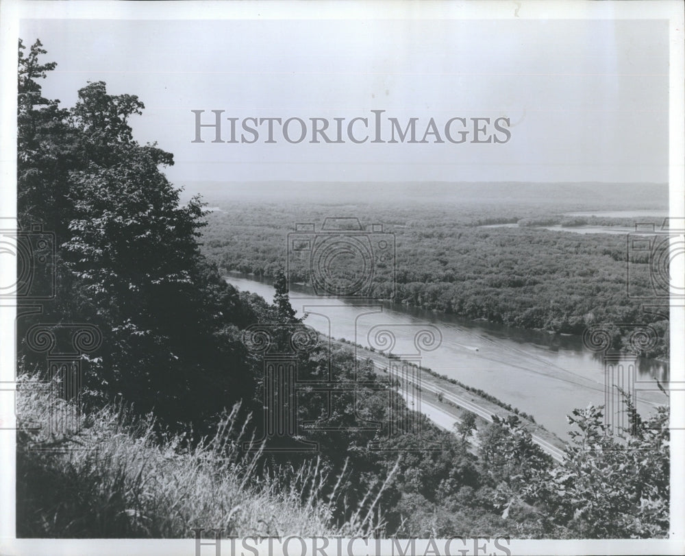 1966 Press Photo Hiawatha Pioneer Trail Follows Mississippi Through Weisconsin - Historic Images