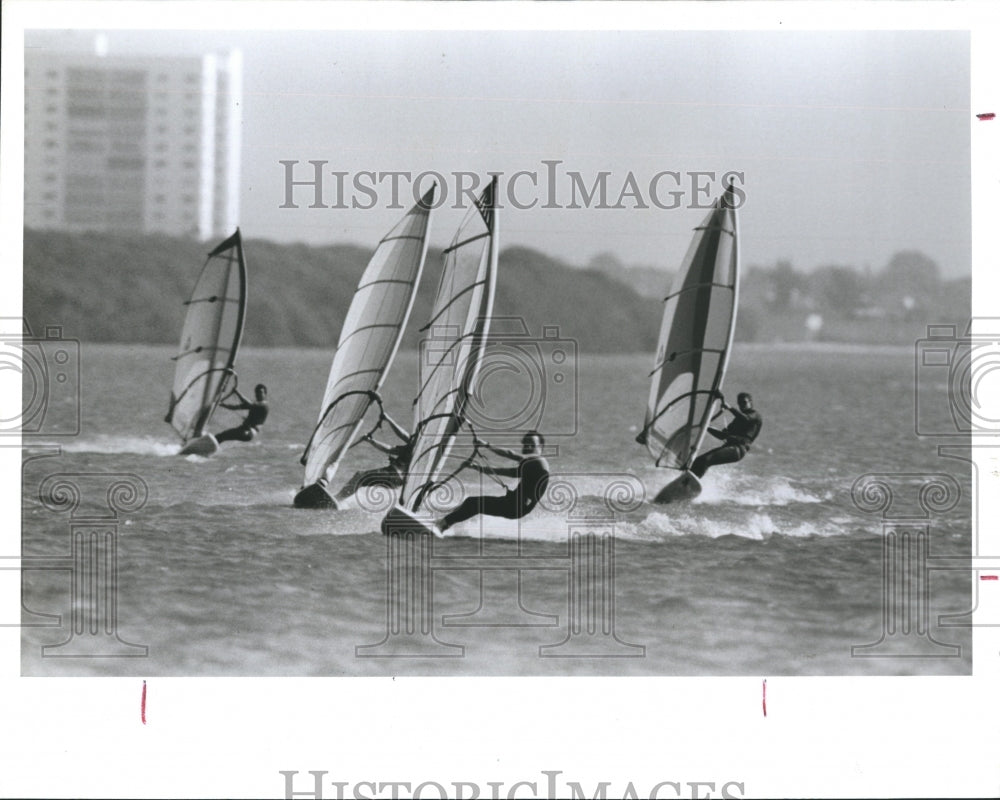 1992 Press Photo Windy day in Tampa Bay off Bayway - Historic Images