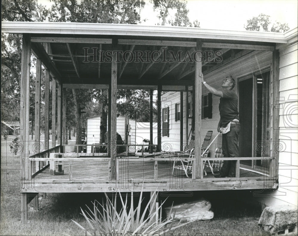 1979 Press Photo Bob Hoffner Working On Porch House - RSH11671 - Historic Images