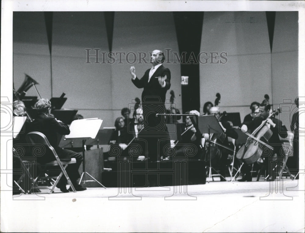 1971 Press Photo Irwin Hoffman Conductor - RSH11673 - Historic Images