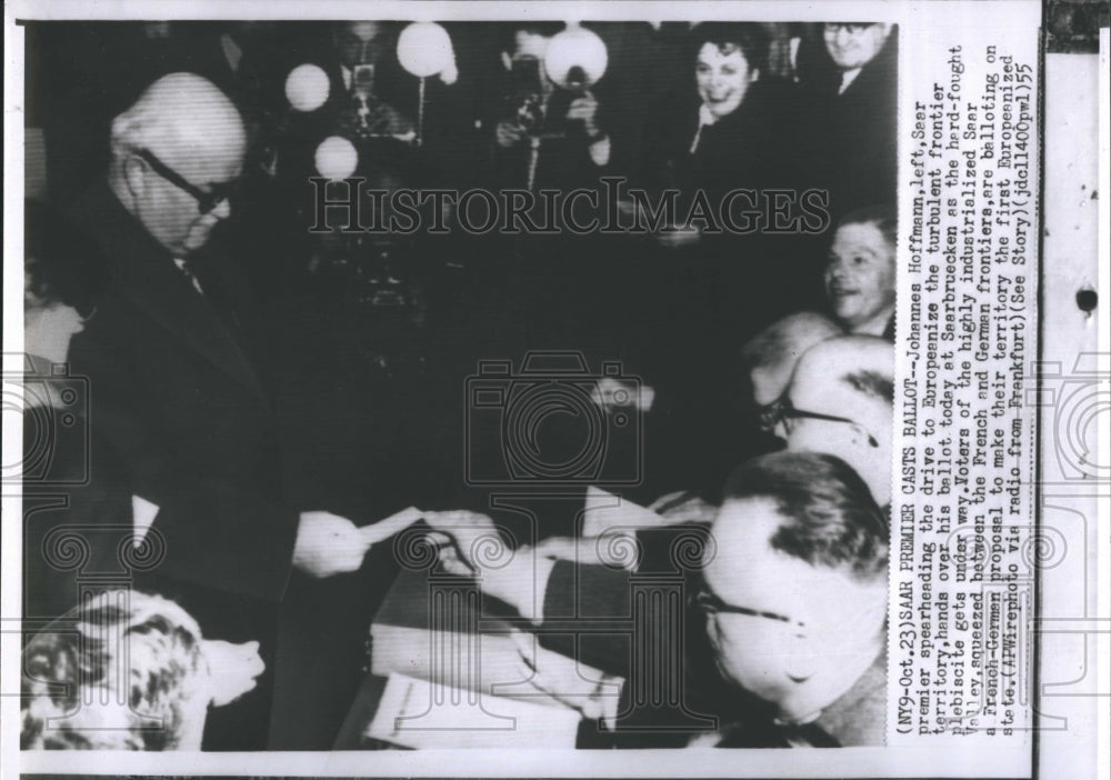 Press Photo Johannes Hoffman(left) shows in the picture. - RSH11711 - Historic Images