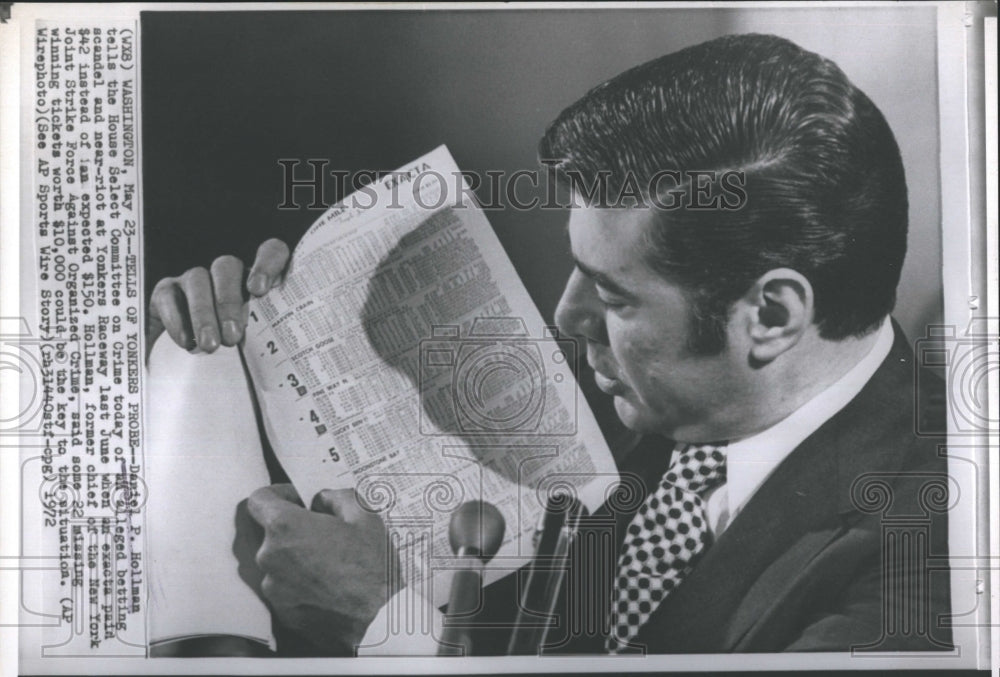 1972 Press Photo Daniel Hollman tells the House Select Committee - Historic Images