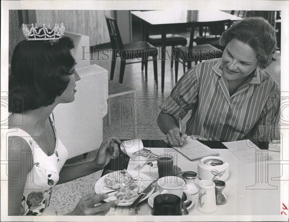 1961 Press Photo Francis Protiva,  interview, Miss Florida,1961, Sherry Grimes - Historic Images