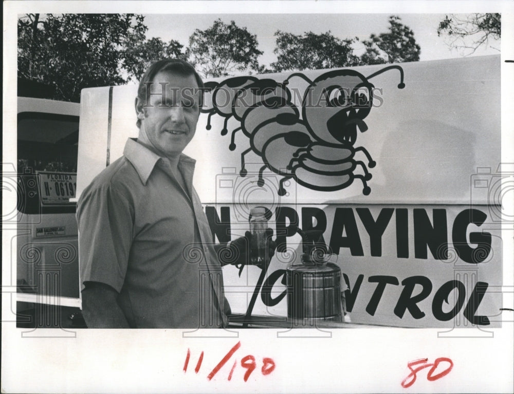 1979 Press Photo Tim Hughes Tropicaire Extermination Business Insects - Historic Images