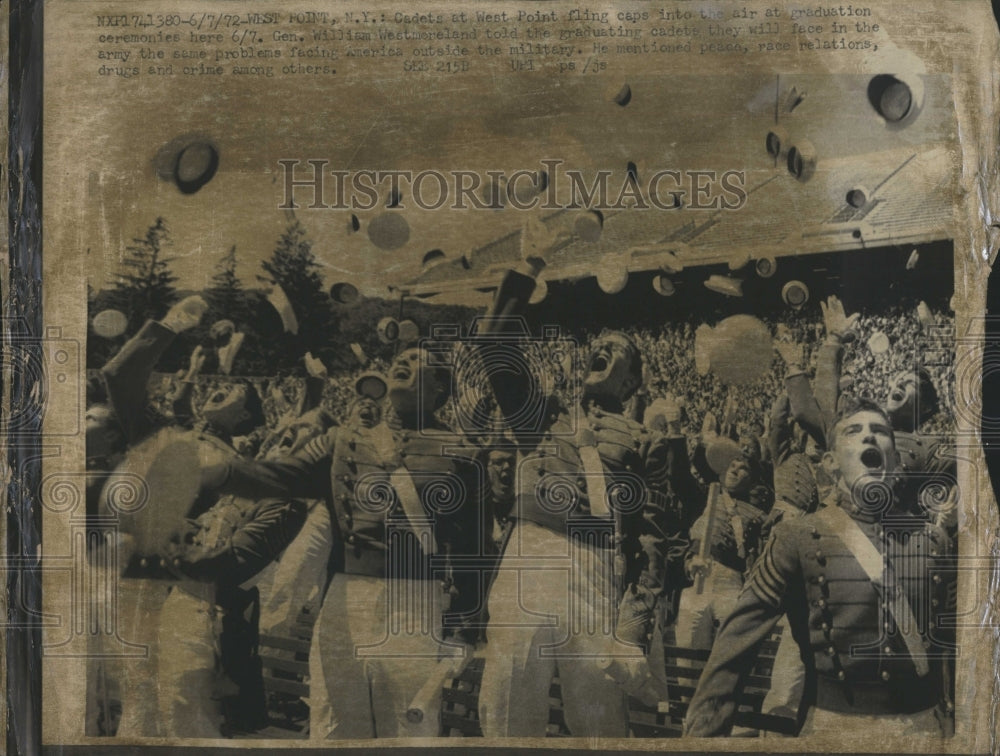 1972 Press Photo West Point Cadets Fling Caps Air June Graduation Ceremonies - Historic Images