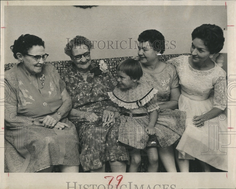 1962 Press Photo Mrs. Carrie Wooster Birthday Mrs. Marshal Elwell Cathy Cherry - Historic Images