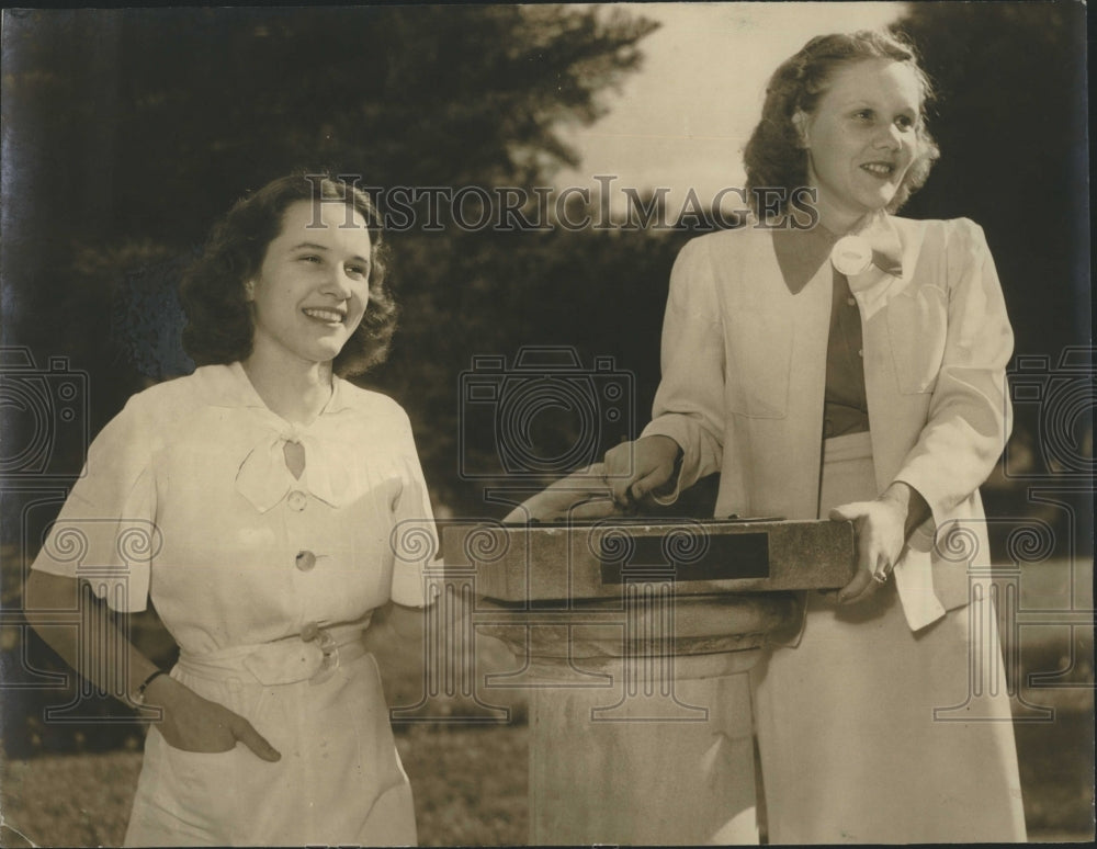 1940 Press Photo Tennis Players Marian Wright Betty Henkel - RSH12107 - Historic Images