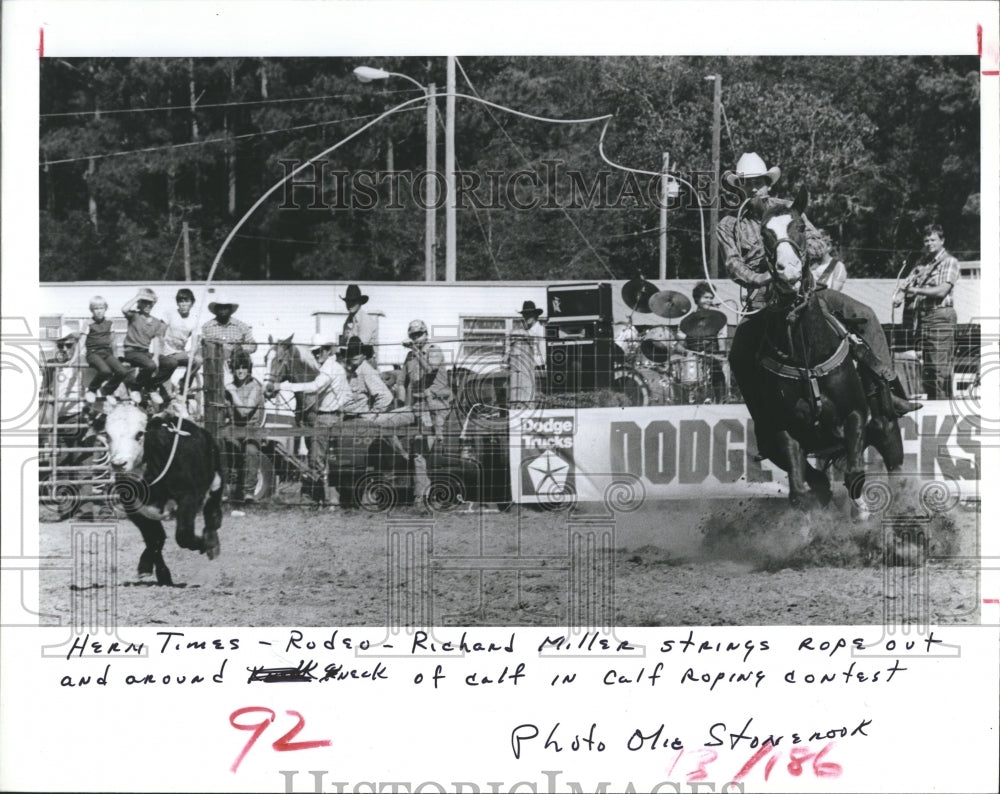 1985 Press Photo Richard Miller Calf Roping Contest By Professional Rodeo Assoc. - Historic Images