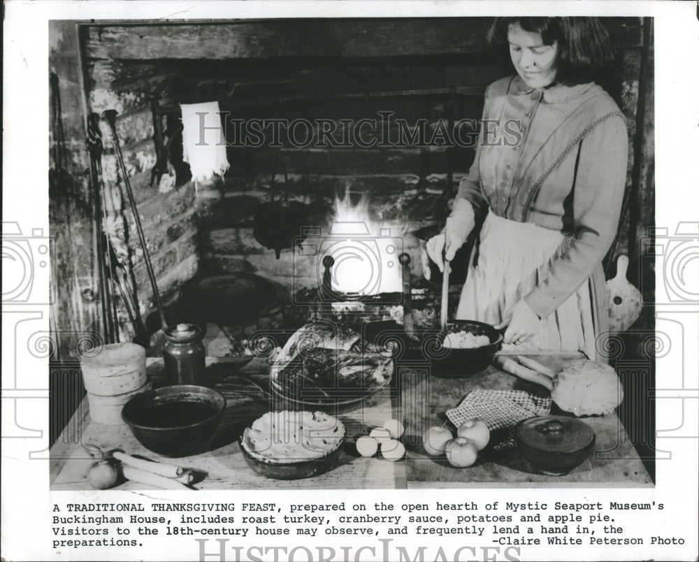 1979 Press Photo Traditional Thanksgiving Prepared Open Hearth Mystic Seaport - Historic Images