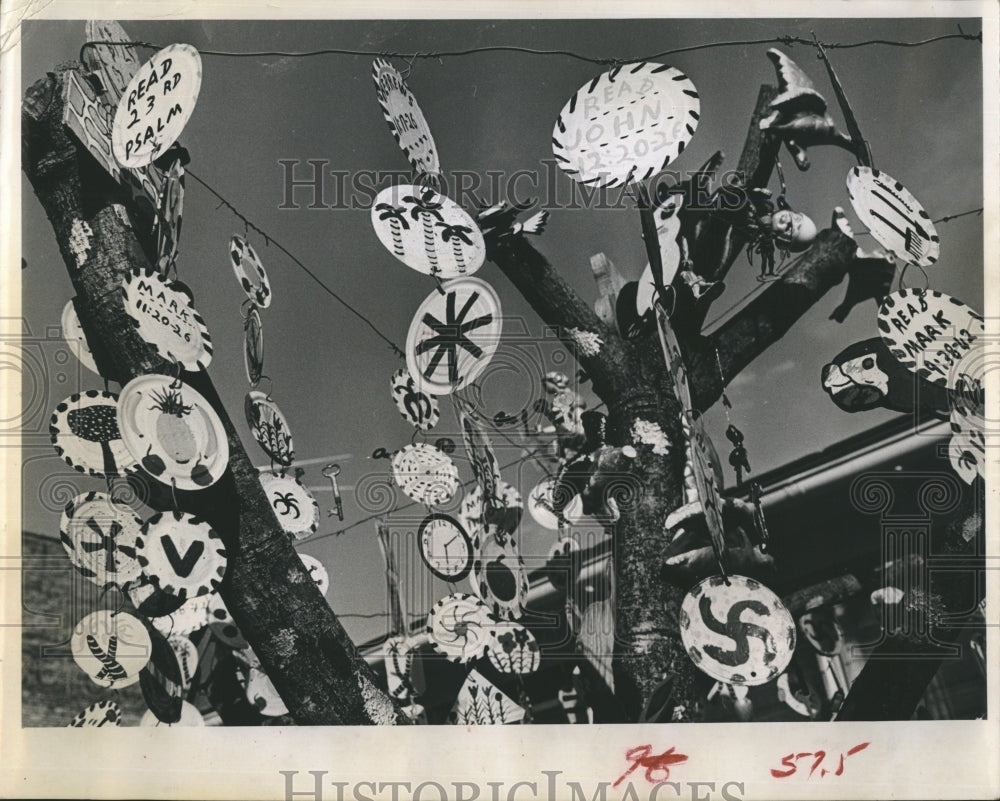 1963 Press Photo Philip Scarlato House Decorated For Christmas Holiday With Tin - Historic Images