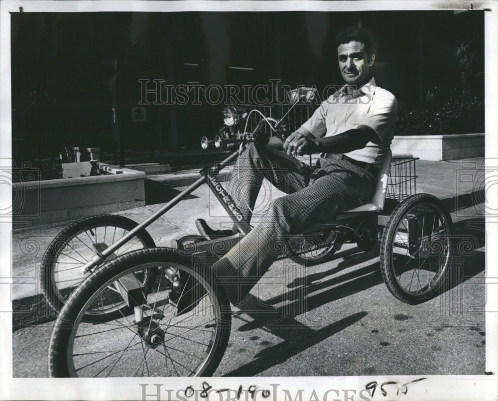 1977 Press Photo Dick Scalone Designer And Builder Of Lectr-Ped Four Wheel Moped - Historic Images