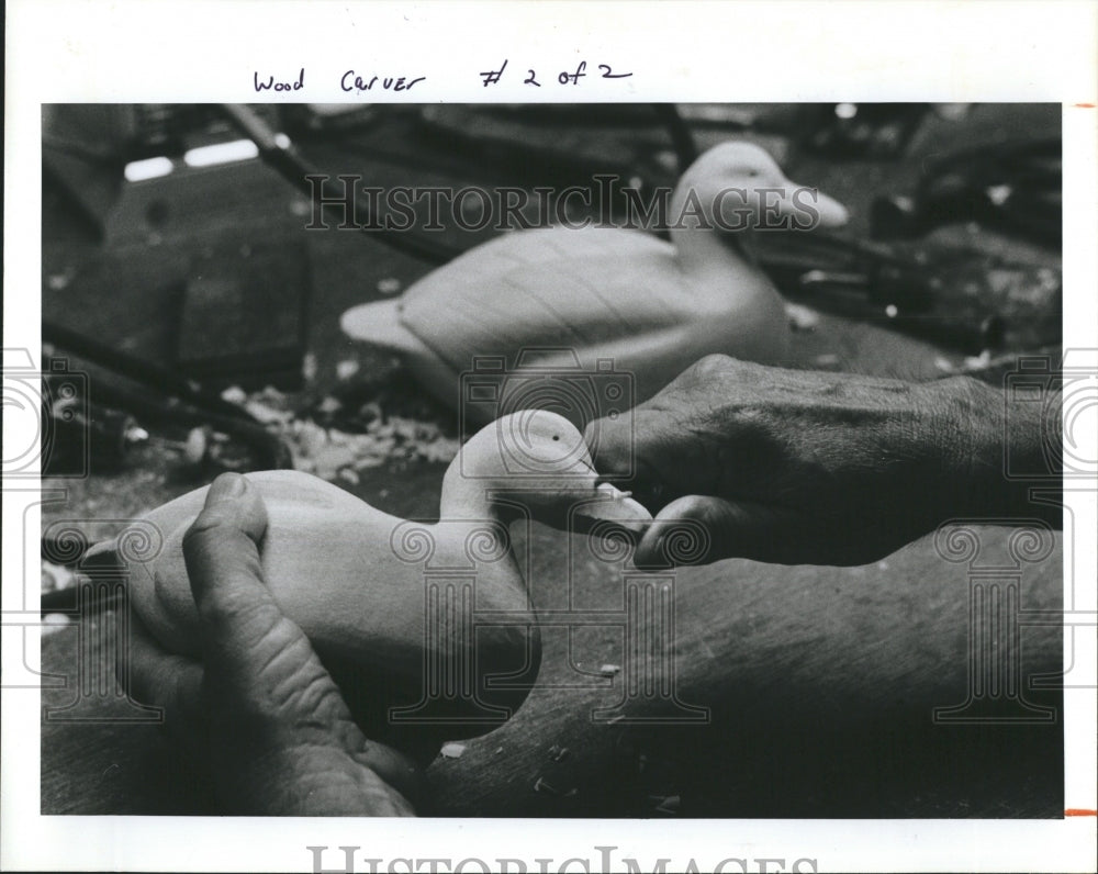 1983 Press Photo Sculptures of 2 ducks done by Joe Swimm - Historic Images