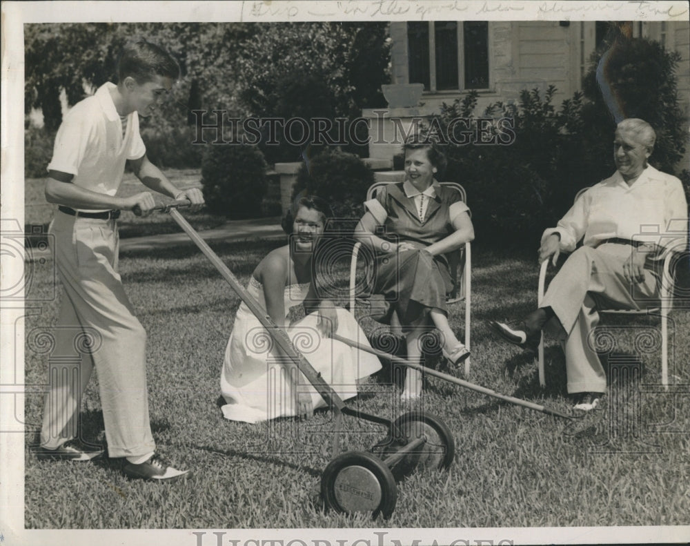 1950 Press Photo Mr. and Mrs. Henry E. Sweetman and children Dick and Nancy - Historic Images