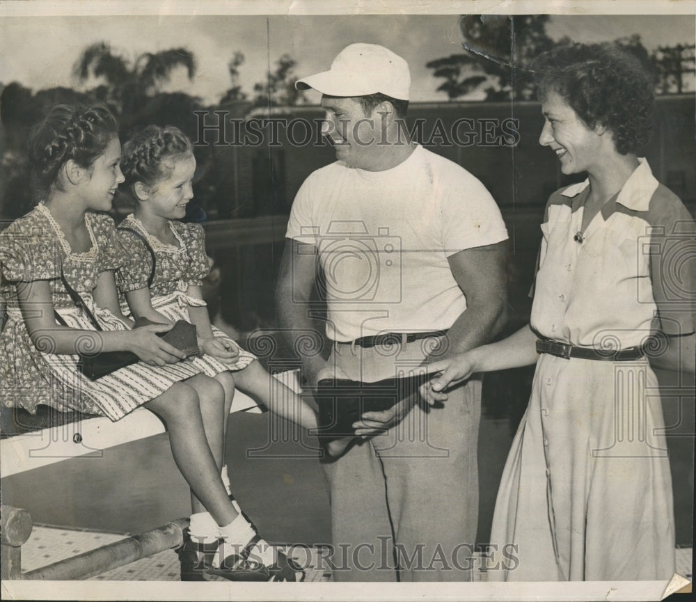 1957 Press Photo George Symonds with his pupils - Historic Images