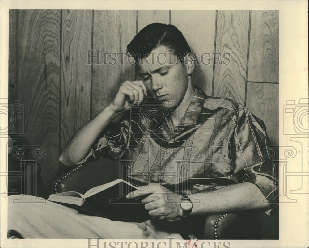 Press Photo JohnTaft ,reading - Historic Images