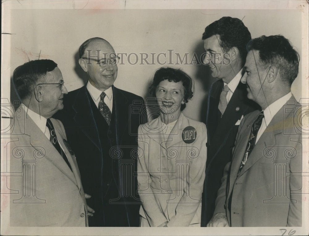 1952 Press Photo Taft posed with several local Republicans - RSH12369 - Historic Images