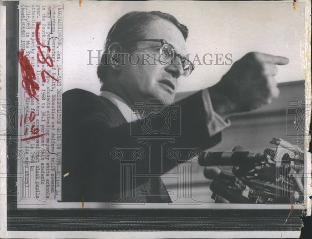 1971 Press Photo Sec. of Health, Education and Welfare Elliot L. Richardson - Historic Images