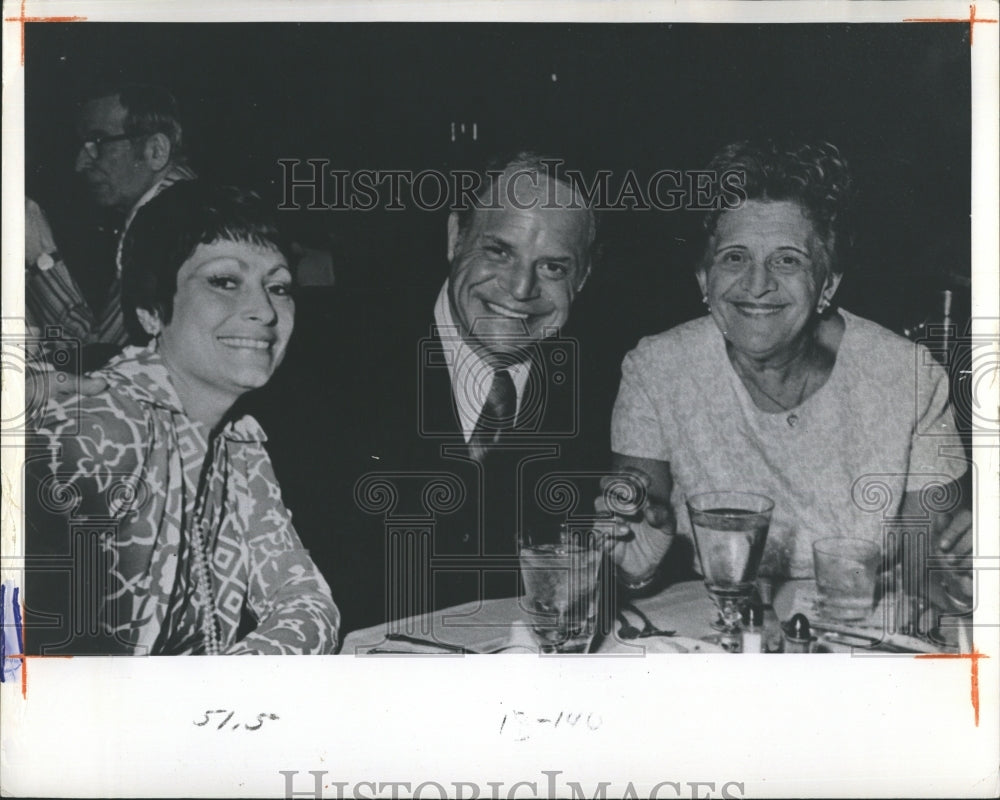 1972 Press Photo Don Rickels and with his wife and mother - RSH12431 - Historic Images