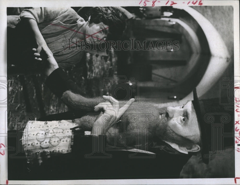 1971 Press Photo Sir Ralph Richardson stars in "David Copperfield." - Historic Images