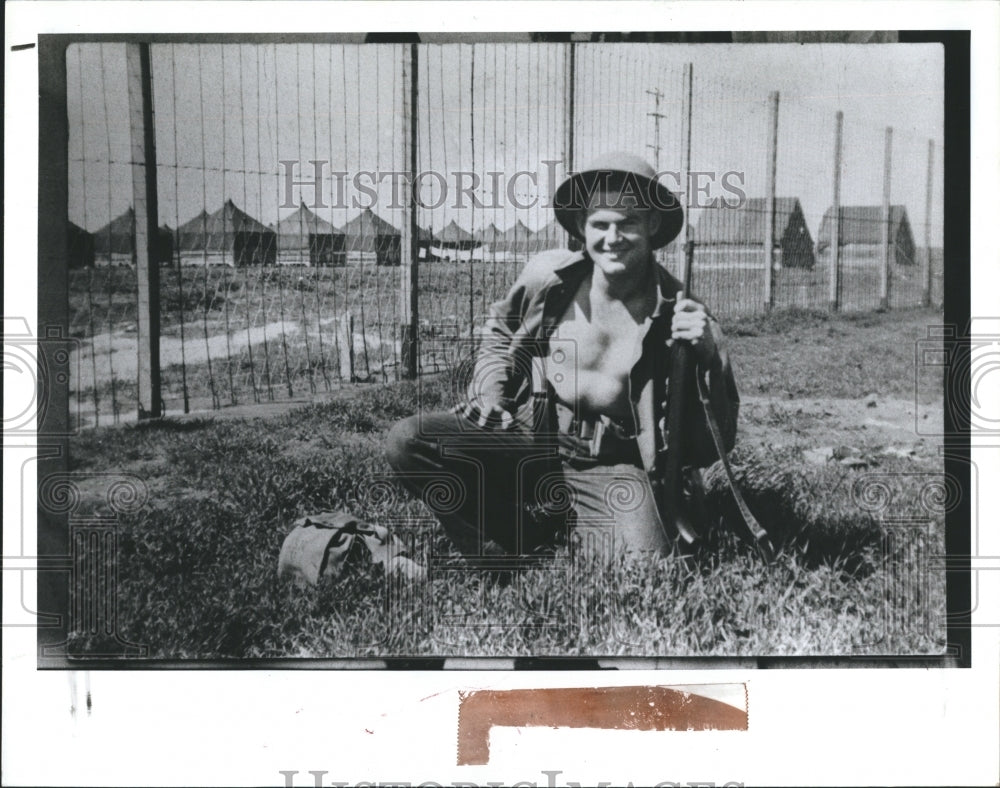 1989 Press Photo Norman Paschall Training Port Huemene - Historic Images