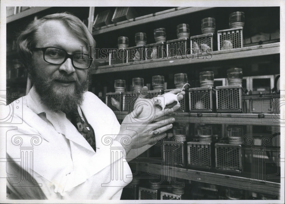 1971 Press Photo Glen Paulson scientist dedicated to save the environment - Historic Images