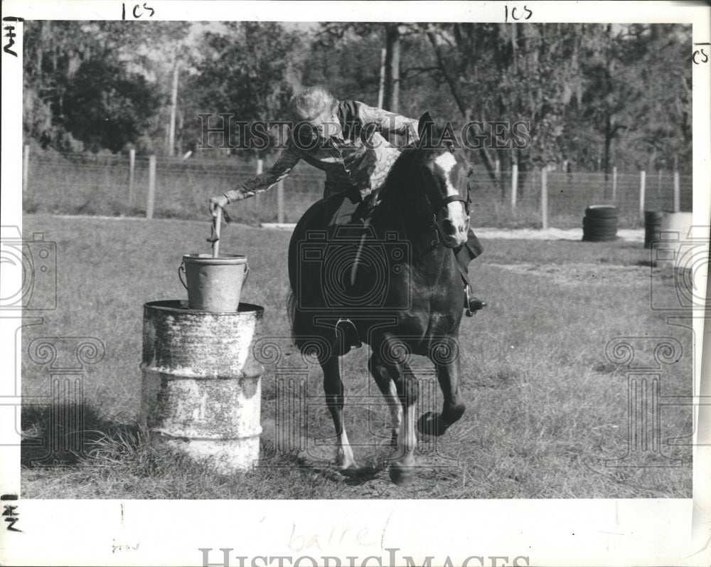 1981 Press Photo Vivian Beecher, barrel racer - RSH12785 - Historic Images