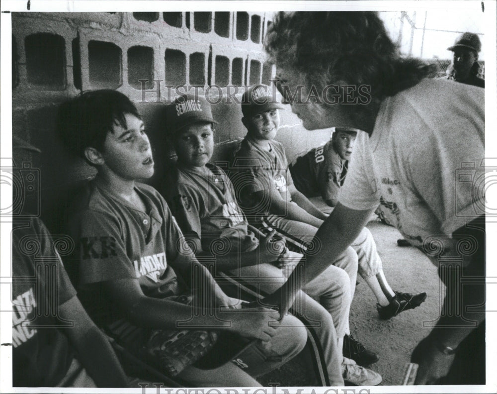 1992 Press Photo Landata Inc. baseball Team with Manager Melanie Cordes - Historic Images