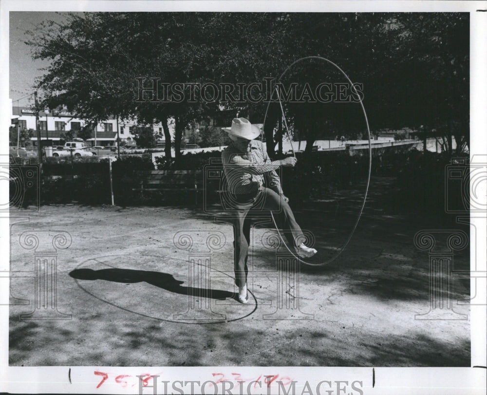 1980 Press Photo Cowboy Wimpy does the Texas Skip - RSH12903 - Historic Images