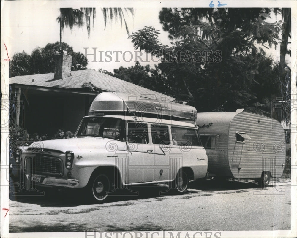 1964 Press Photo Sports and Outdoors Writer Bob Bender and Family Go Camping - Historic Images