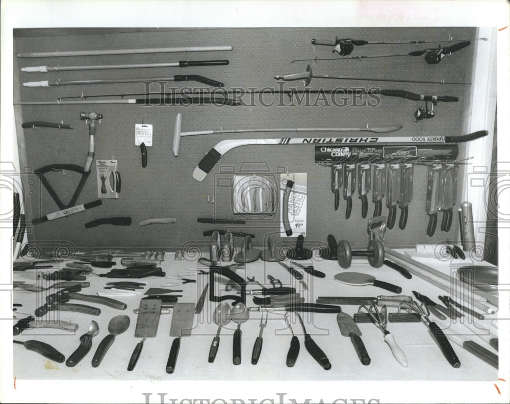 1984PressPhoto John Bennett, claims any tool is more efficient with bent handles - Historic Images