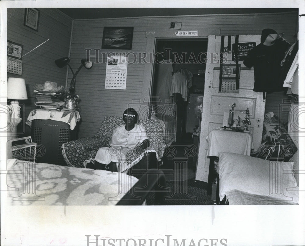 1980 Press Photo Lillie Bennet, Over-Charged for Renting a Run-Down Tenement - Historic Images