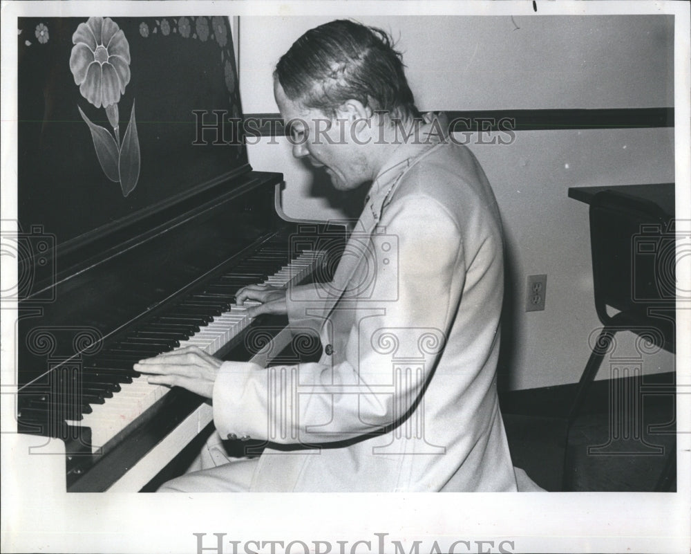 1979 Press Photo Little Johnnie Johnny Bengston Plays Piano - Historic Images