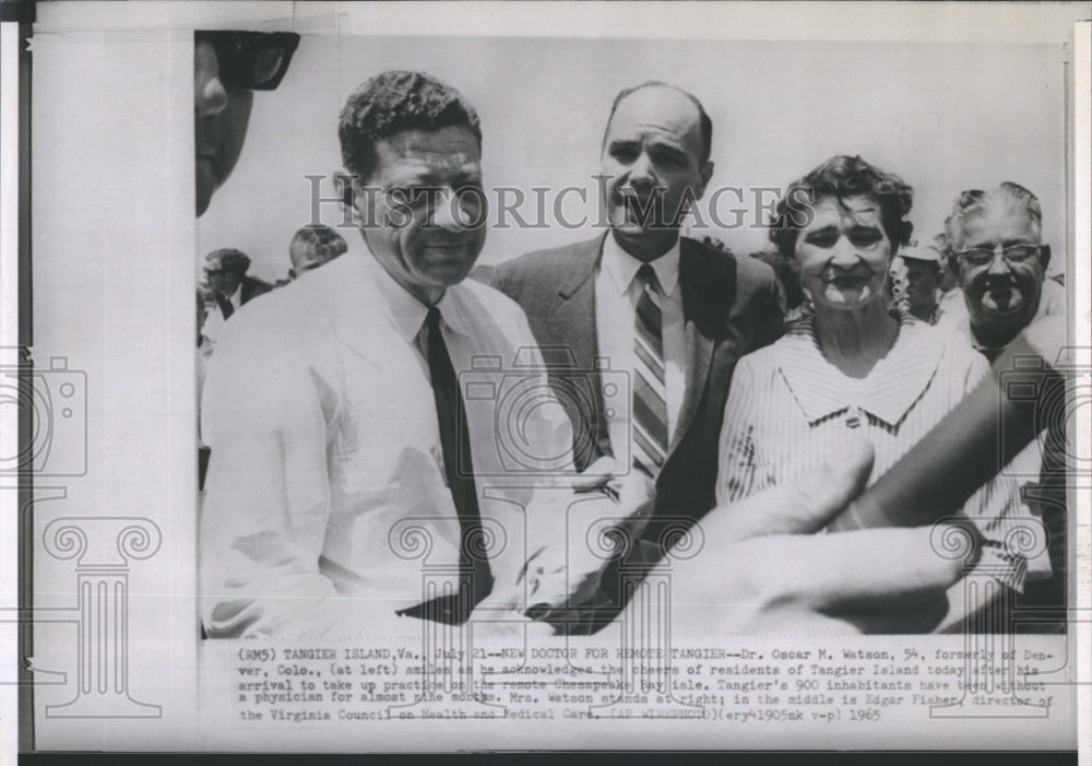 1965 Press Photo Dr. Oscar M. Watson moves his practice to Chesapeake Bay isle. - Historic Images