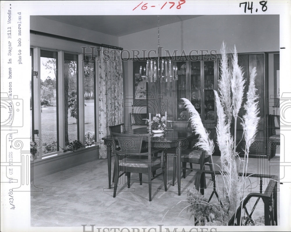 1980 Press Photo Massive China cabinet at one end of the dining room - Historic Images