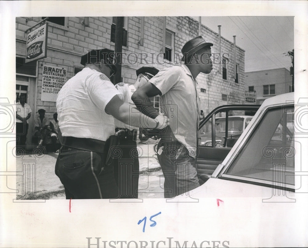 1964 Press Photo James Weaver is taken into custody. - RSH13305 - Historic Images