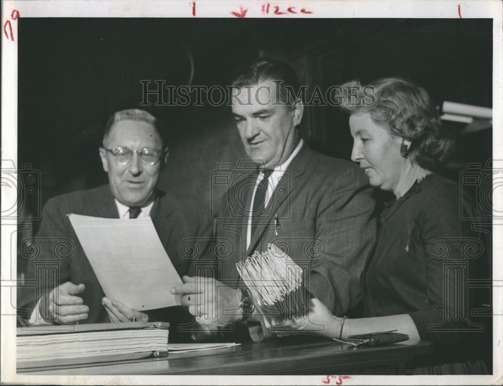 Press Photo Mayor Robert Weatherly Clearwater Filing Petition Whitehead Hunter - Historic Images