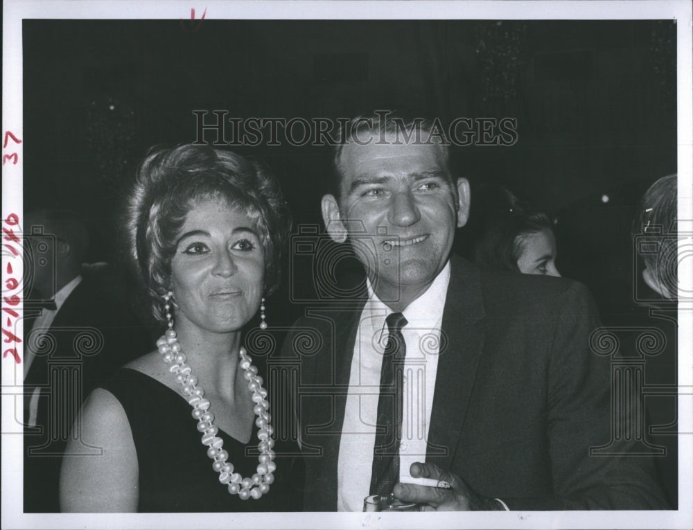 1969 Press Photo Mr and Mrs William Weatherlow Mary Jane Reynolds Man Woman - Historic Images