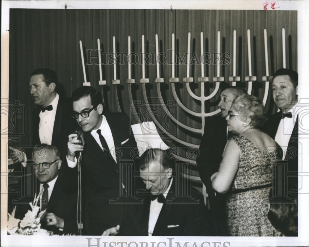 1964 Press Photo Leonard Lubin Politician Theodore McKeldin Microphone - Historic Images