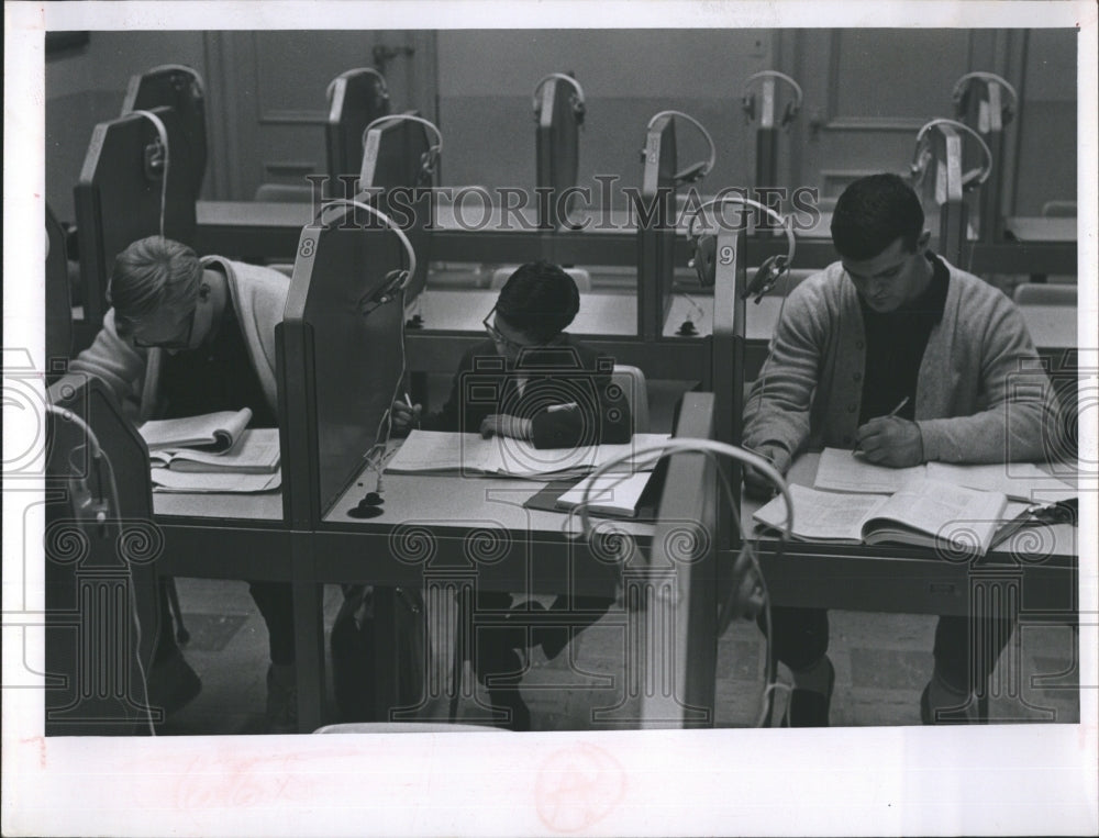 Press Photo Students Desk Studying Child - Historic Images